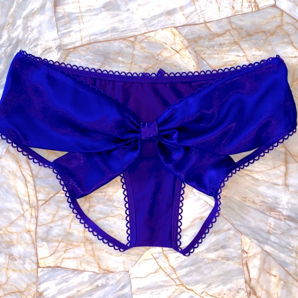 New Victorias Secret Bow Cheeky Panty‎ XS Satin Silky Brilliant Purple Panties